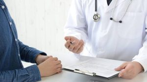 diagnosi artrite medico paziente